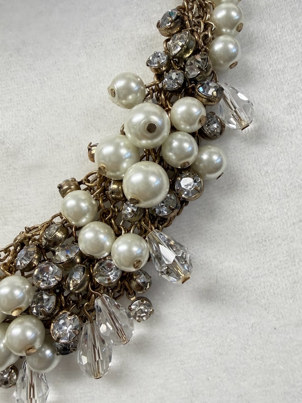Statement necklace with faux pearls, rhinestones and crystals - Picture 5 of 6